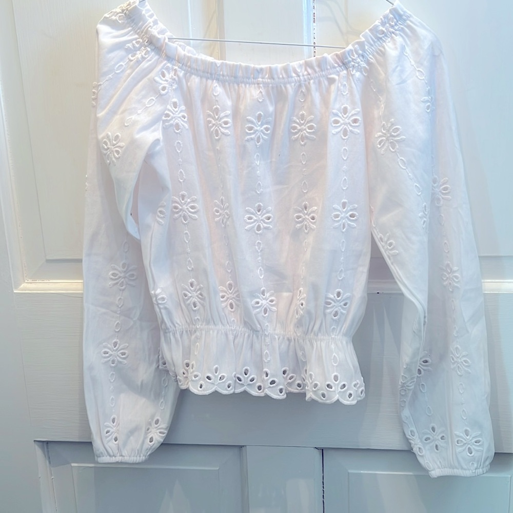 Cute White Eyelet Boho Top - Picture 4 of 5